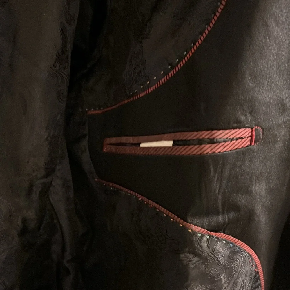SIZE XL men’s dress jacket. With bow tie , Bought at spirit Halloween . - Picture 4 of 5